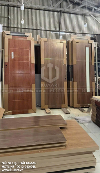 Đơn Hàng Cửa Nhựa Composite Xuất Xưởng